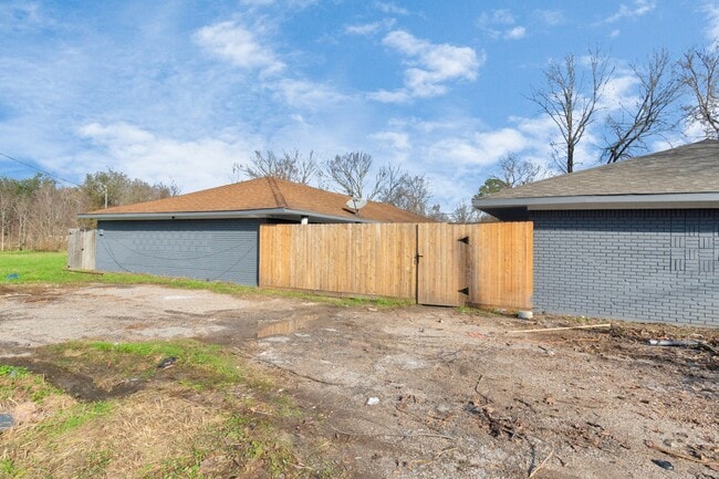 Building Photo - 3655 Seabrook St Unit 4 Rental