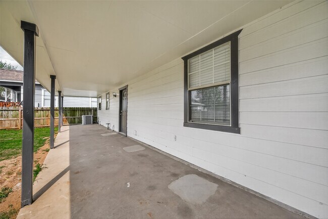 Photo - 7927 Brays St