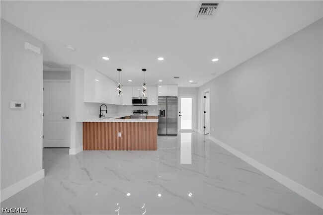 Photo - 3313 44th St W