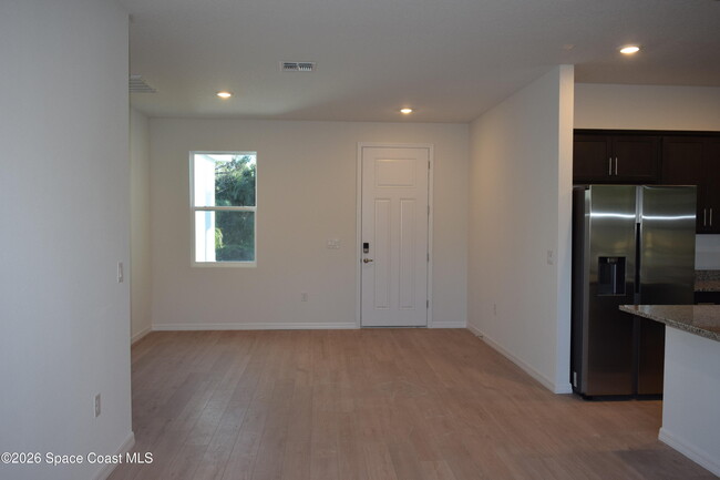 Photo - 717 Spoonbill St