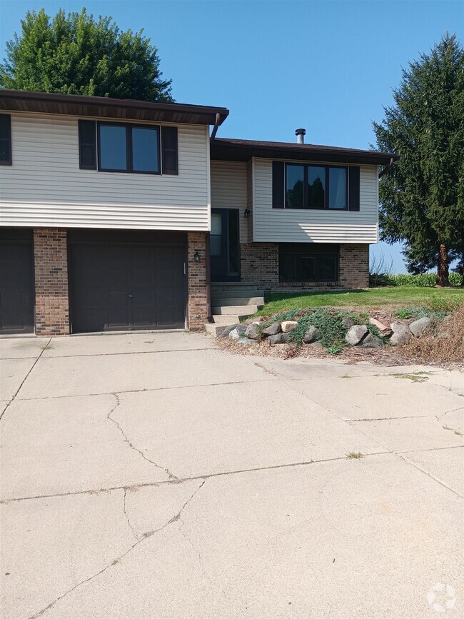 Building Photo - 2651 Stanbrook St Rental