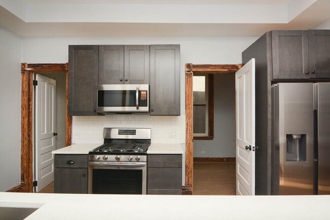 Photo - 921 N Winchester Ave Unit J06P