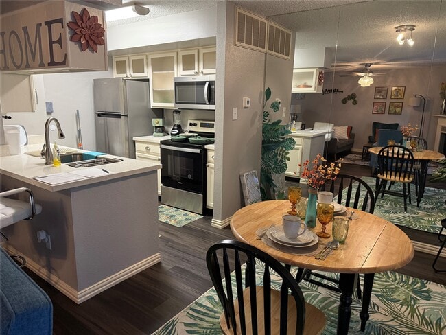 Photo - 2120 El Paseo St