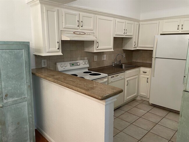 2100 Tanglewilde St Unit 597