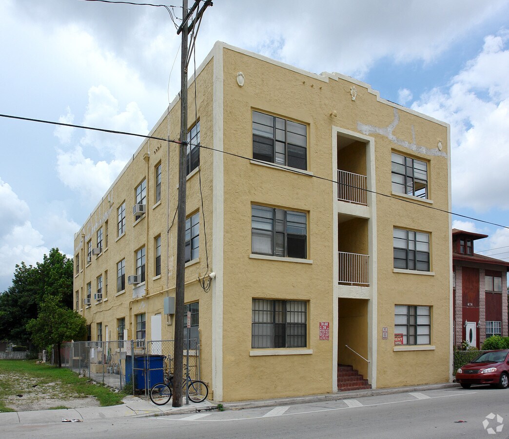 Photo - 666 SW 1st St