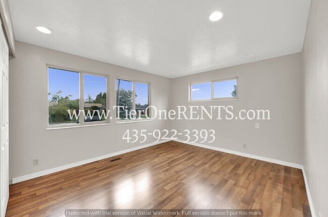 This property offers a NO DEPOSIT option available for qualified renters!