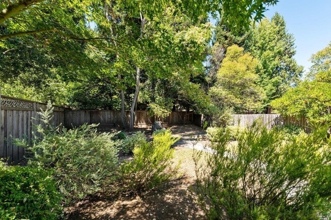Photo - 463 Talbot Ave