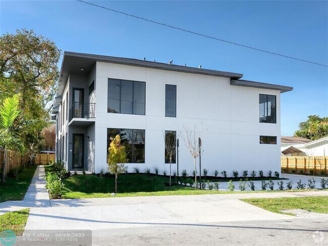 Building Photo - 116 NW 41st St Rental