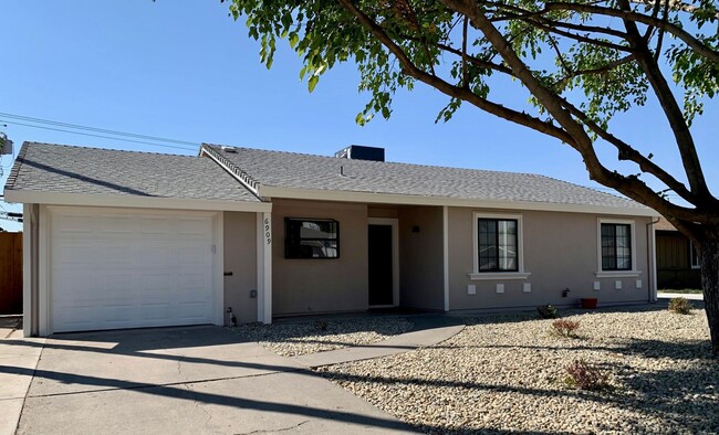 Building Photo - 3 Bedroom, 1 Bathroom Home in N. Highlands