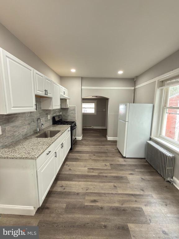 Photo - 249 E Oak St