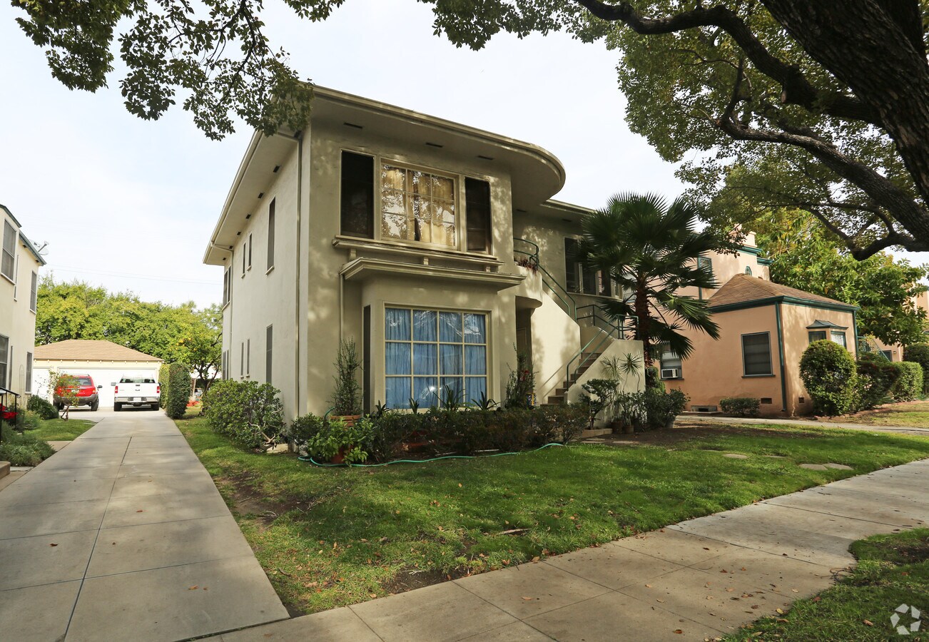 Photo - 815 E Doran St