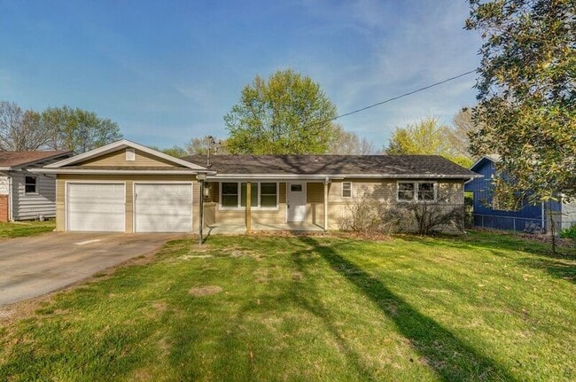 Building Photo - 1920 S Mayfair Ave