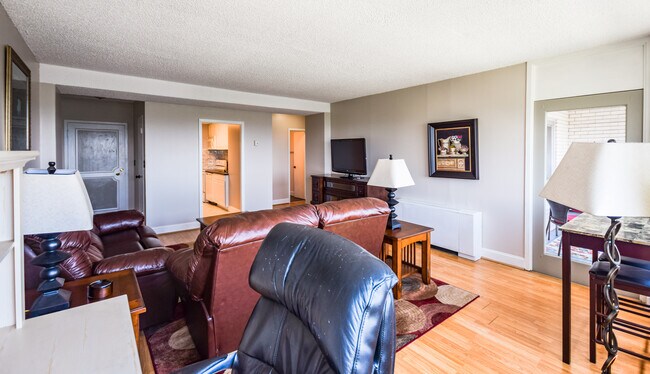 Photo - 1520 Senate Unidad 157