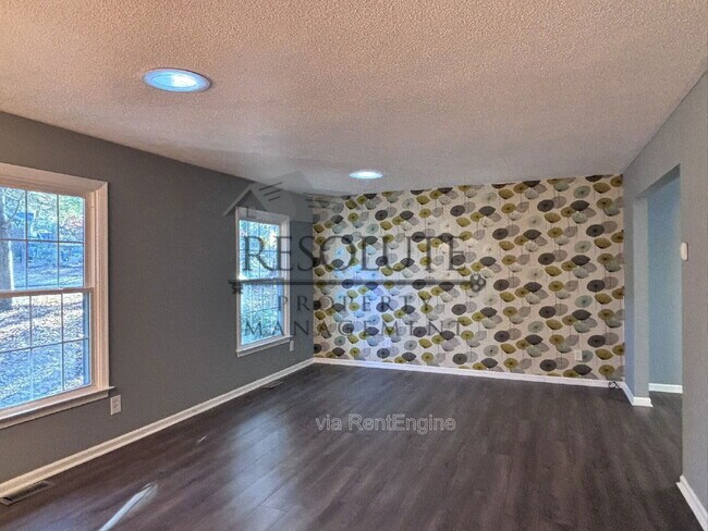 Photo - 1200 Brucemont Dr