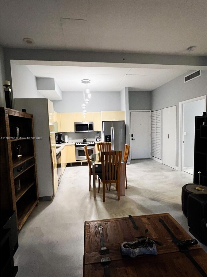 Photo - 234 NE 3rd St Unidad 703 Rental
