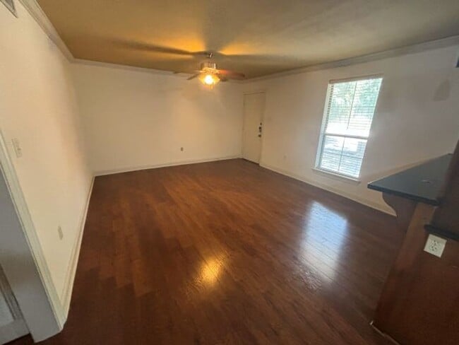 Photo - 1290 Park Blvd