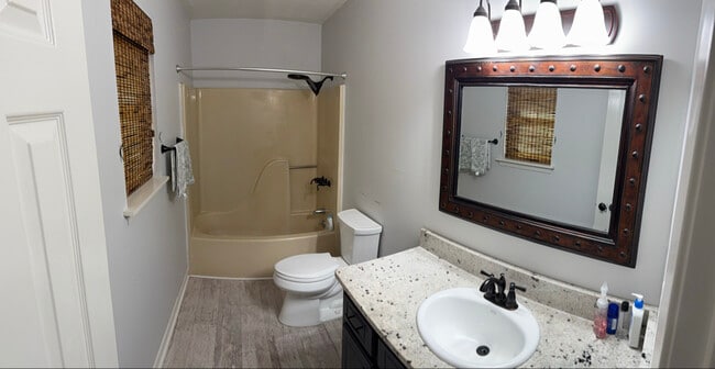 Photo - 9638 Lizelia Rd