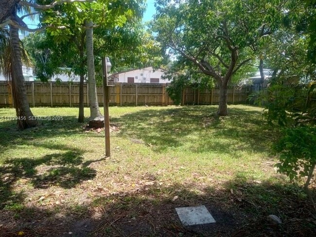 Photo - 1820 Funston St Unidad A