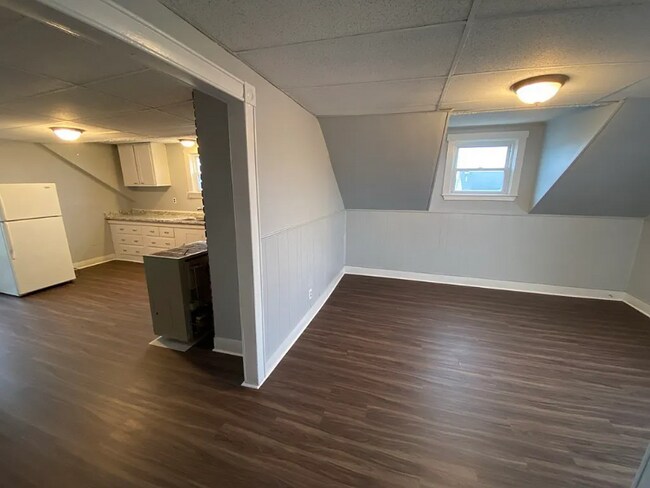 Photo - 227 Brightman St Unidad 3