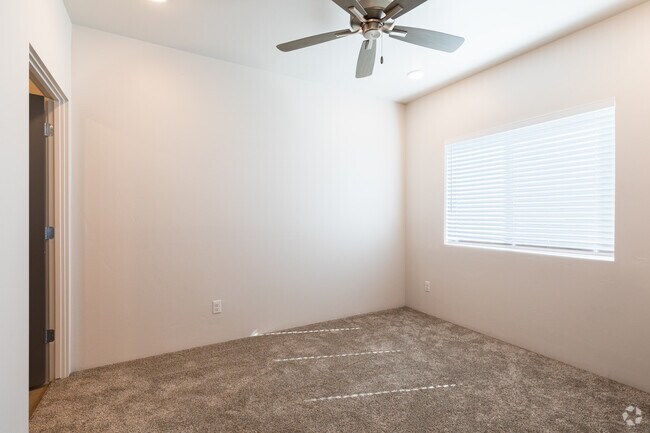 3HAB, 2BA - 1,280 ft²