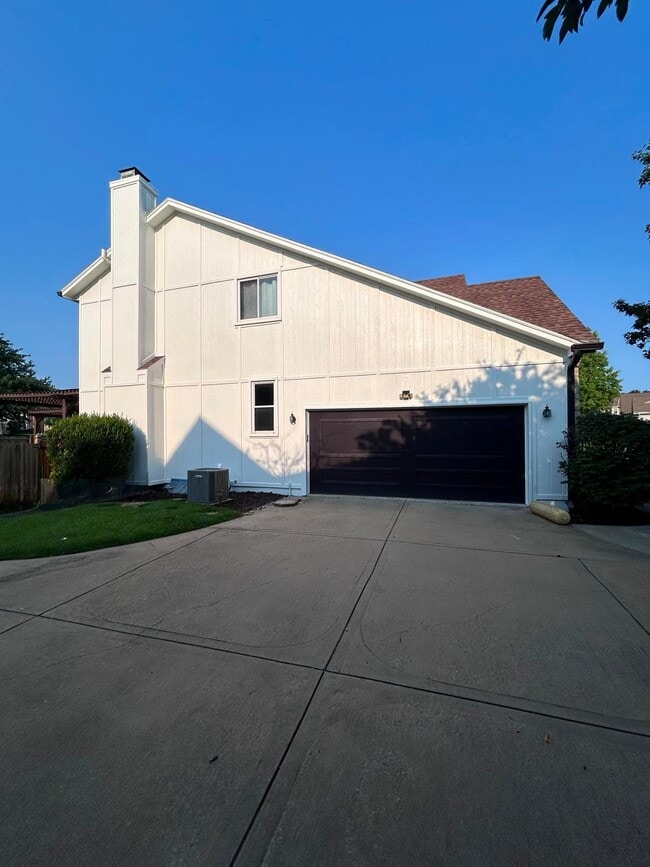 Photo - 15317 Lowell Ave