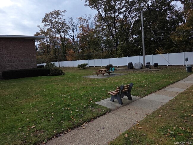 Photo - 267 N Newbridge Rd