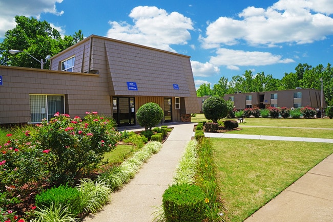 Sandhills - Exterior - Sandhill Apartments