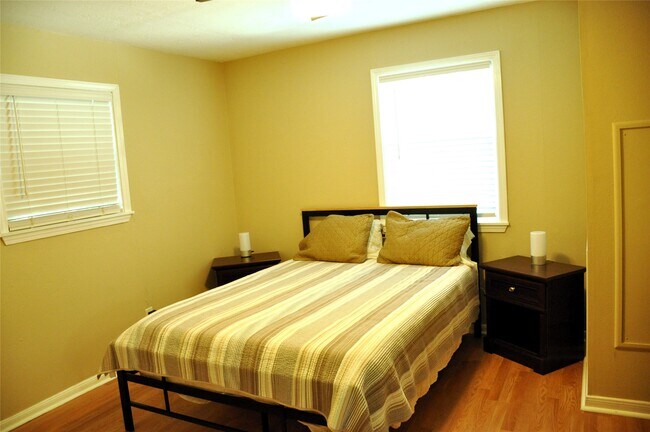 Photo - 4723 Polk St