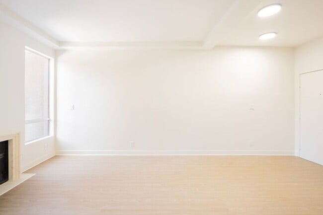 Photo - 1616 N Serrano Ave Unit 309