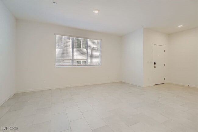 Photo - 1554 Maria Xing Ave