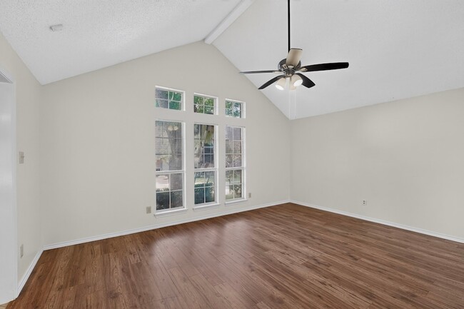 Photo - 1426 Mapleview Dr