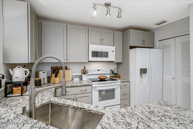 Photo - 7667 N Wickham Rd Unidad 118