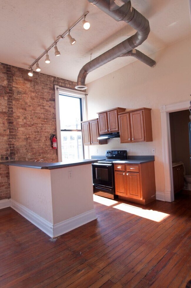 Building Photo - Palace Hotel 207 Unit PH 207