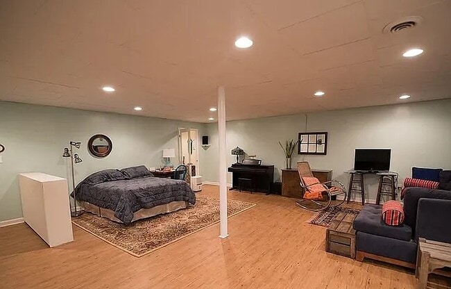 Building Photo - 495 Snapfinger Dr Unit Basement Studio