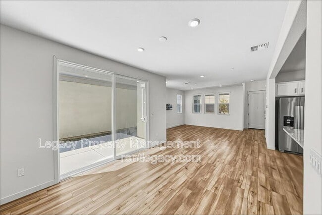Photo - 112 Seahorse St