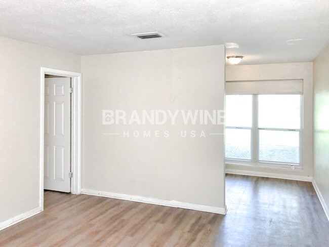 Photo - 6043 Park St