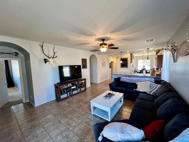 Photo - 4210 E Alamo St