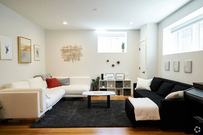 Building Photo - 21 Bay St Unit 21A Rental