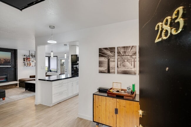 Photo - 283-287 NW Market St Unit 283