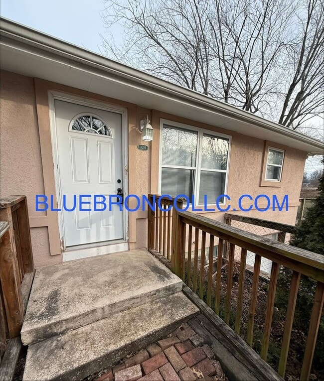 Building Photo - 101 SE Summit Ave Unit B