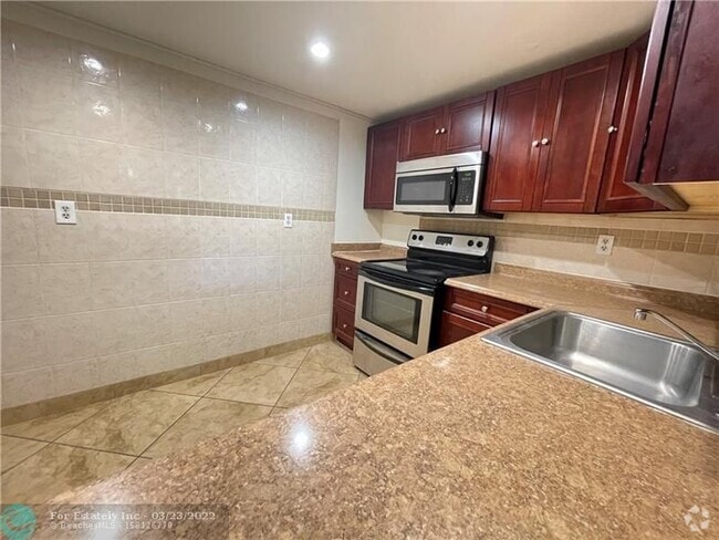 Building Photo - 4354 NW 9th Ave Rental