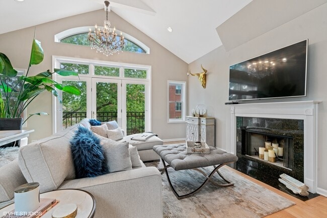 Photo - 840 N Wood St Unit 3