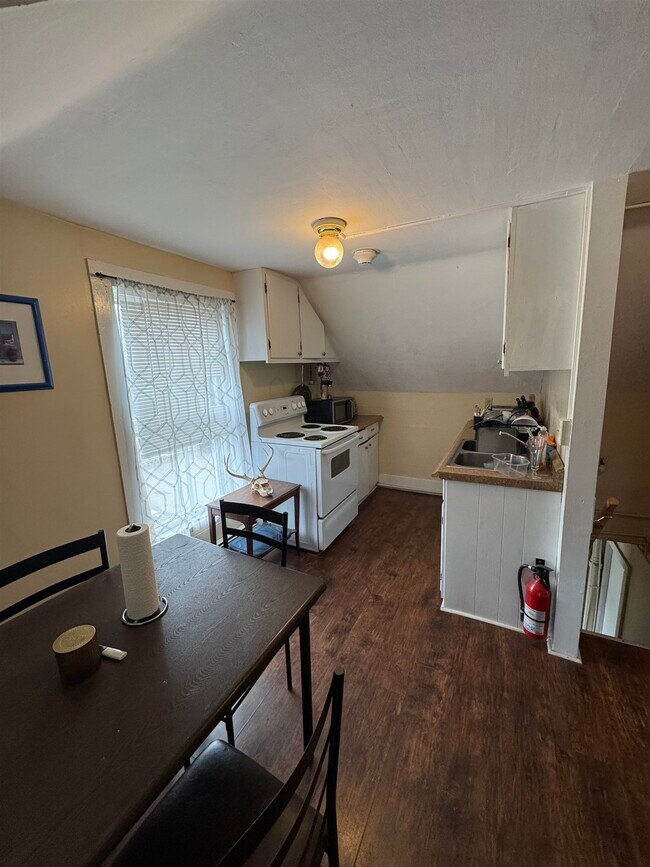 Building Photo - 154 Washington St Unit 3