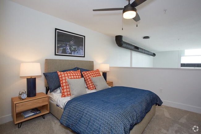 1BR, 1.5BA - 996 SF