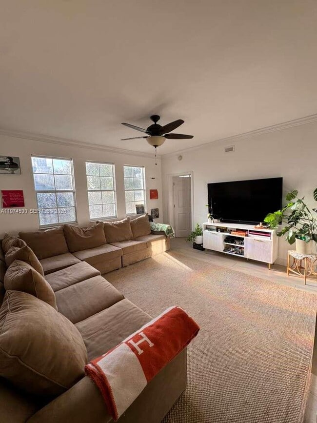 Building Photo - 533 NE 3rd Ave Unit 407