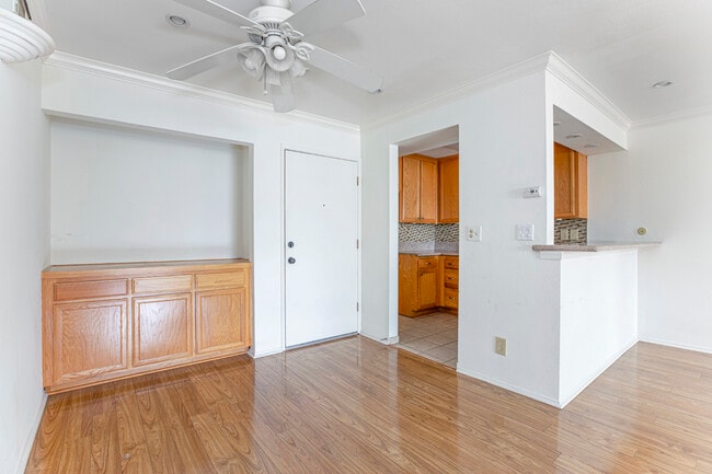 Photo - 5325 Newcastle Ave Unit 322