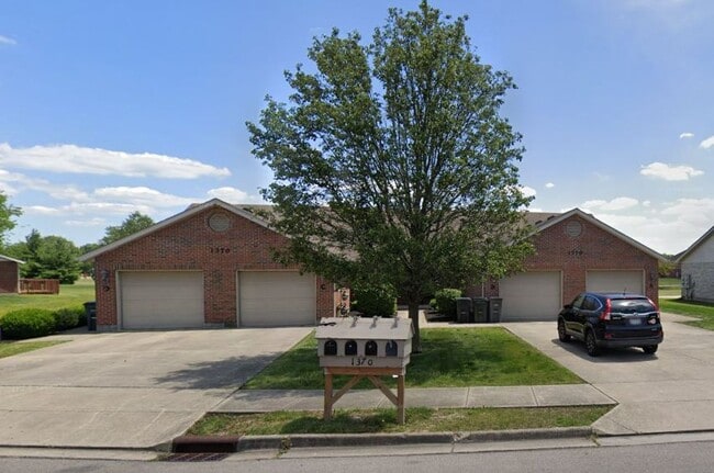 Building Photo - Modern & Spacious 2-Bedroom Ranch Condo – ... Unit 1370-D Wayne St