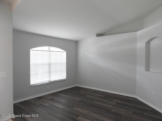 Photo - 1535 Heartwellville St NW