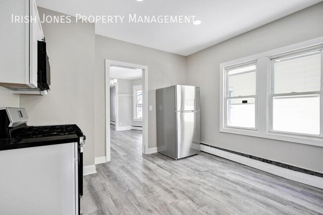 Photo - 151 Hedley Pl Unit Lower