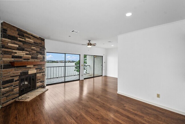 Photo - 401 Lakeside Ln Unit 311